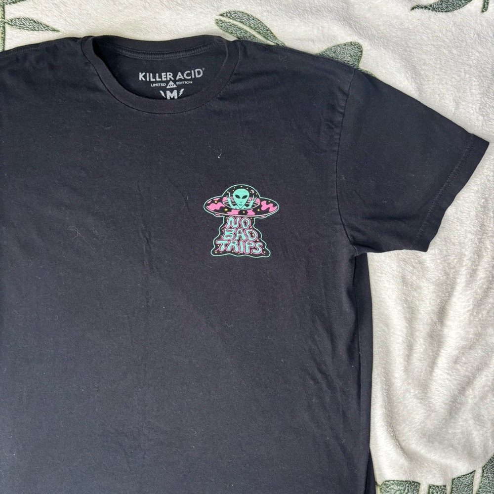 Black T-Shirt With Big Graphic In The Back - Killer Acid No Bad Traffic